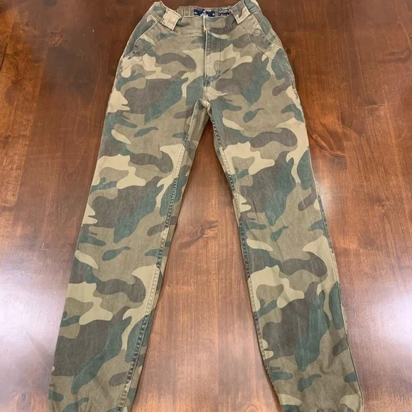 Hollister Ultra High Rise Jogger Pants Womens XS Camo Casual Streetwear School - Picture 2 of 7